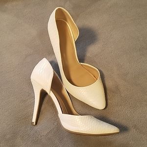 Juicy Couture D'orsay Pumps